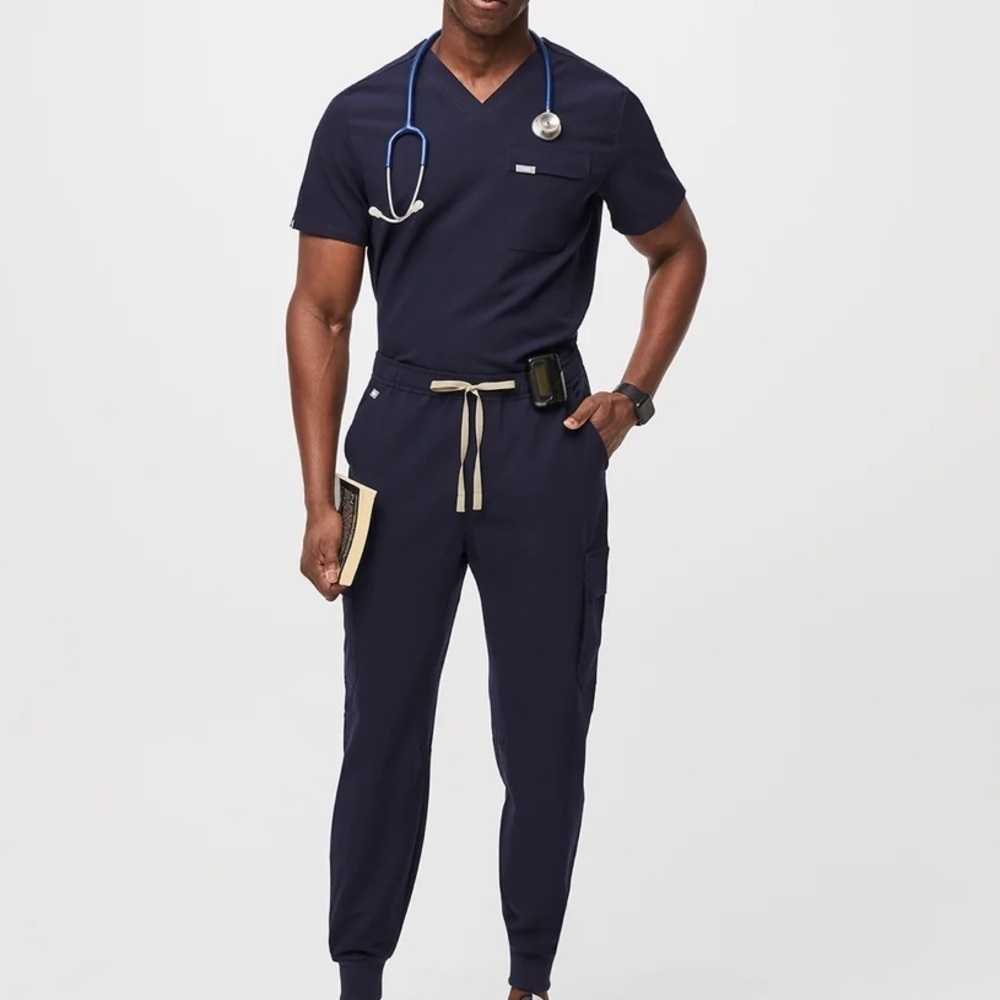 Figs bundle Tansen Cargo Utility Jogger Scrub Pants and Leon 3 pocket  top M